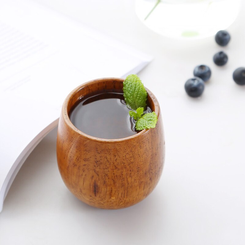 Tasse en bois d'épicéa naturel fait à la main