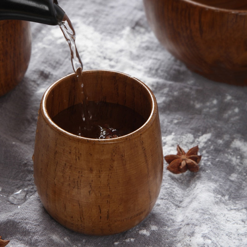 Tasse en bois d'épicéa naturel fait à la main