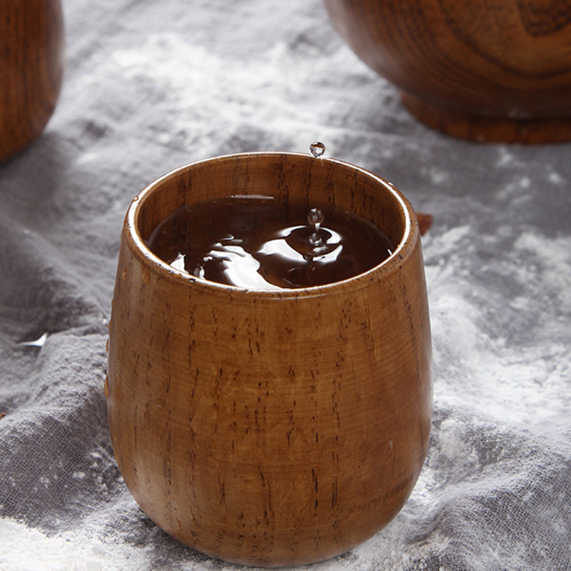 Tasse en bois d'épicéa naturel fait à la main